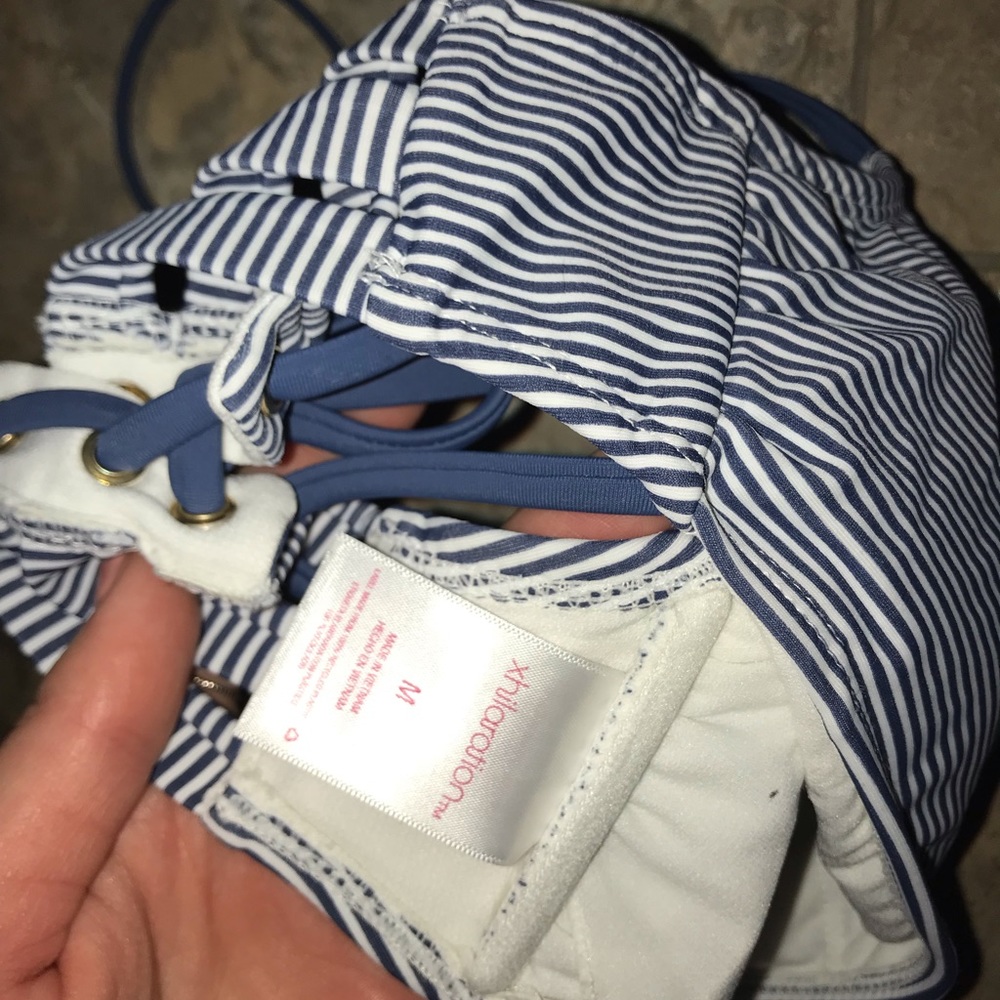 Striped bikini - Picture 3 of 3